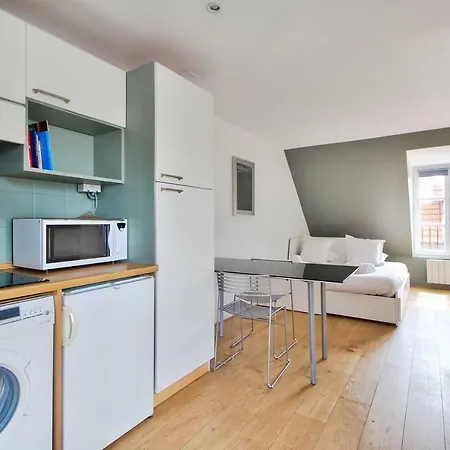 Nest - Le Marais Apartment