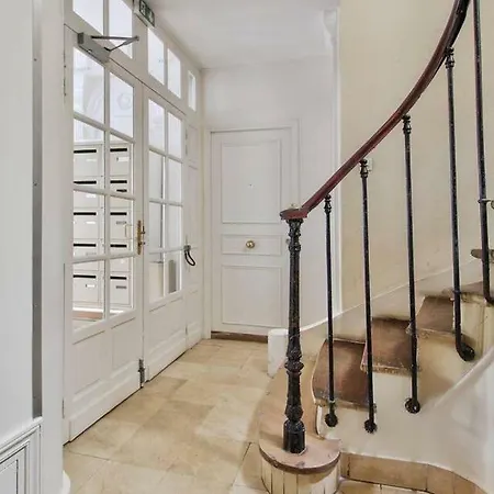 Nest - Le Marais Apartment